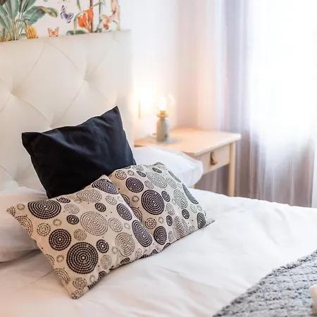 Tuguest Plaza Pescaderia - Catedral Apartment